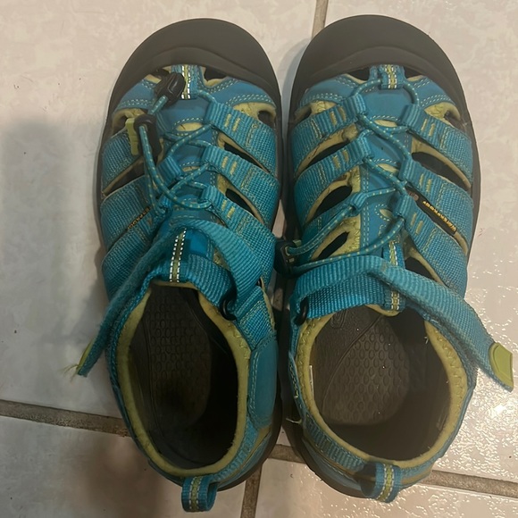 Keen Other - Keens sandals for kids. Open slits but solid rubber toe.Newport H2 size 3youth.